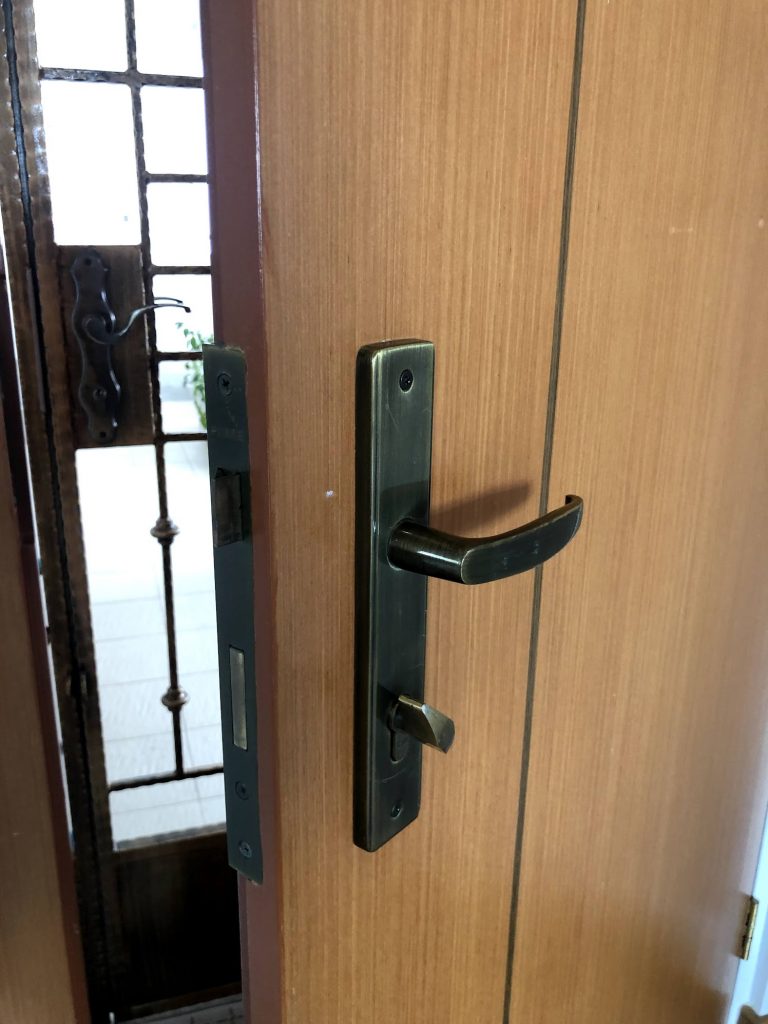 how-to-choose-a-digital-or-smart-door-lock-in-singapore-homesmart