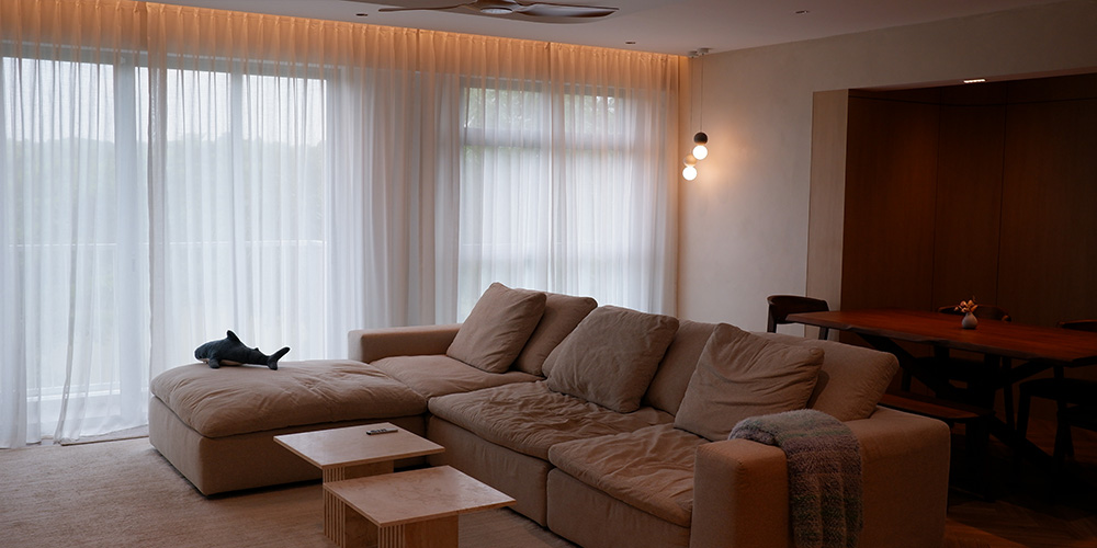 living room lights and curtains