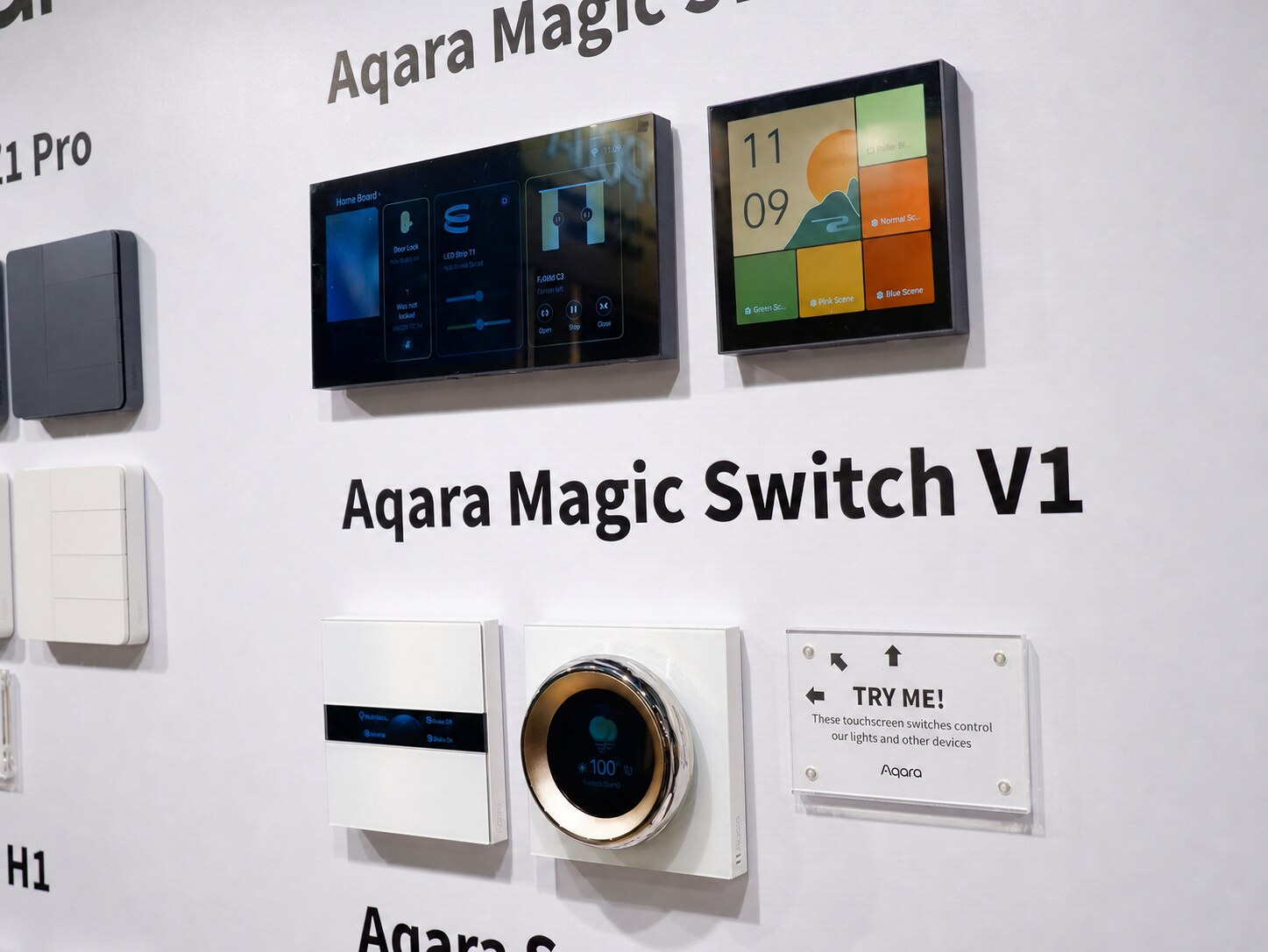 Aqara Magic Switch and touchscreen control panels on display