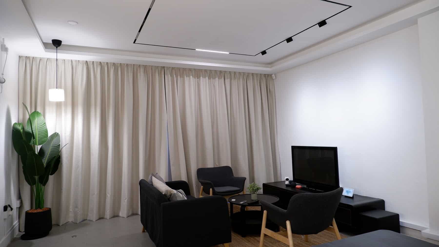 HomeSmart Gul showroom living room in a bright daytime lighting scene